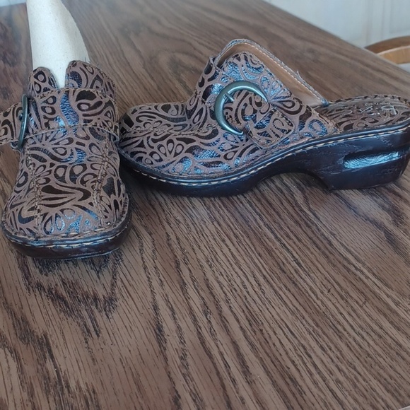 Born Shoes - BOC Born Concept Tooled Embossed Leather Clog Slip On Womens Shoe Size 7